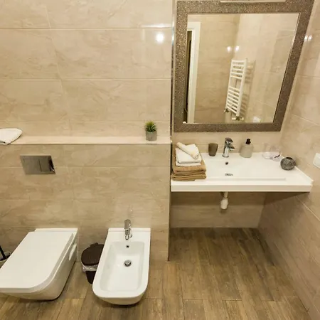 отличная квартира,центр-три спальни Apartment *