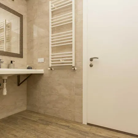 Apartment отличная квартира,центр-три спальни