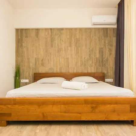 отличная квартира,центр-три спальни Apartment *
