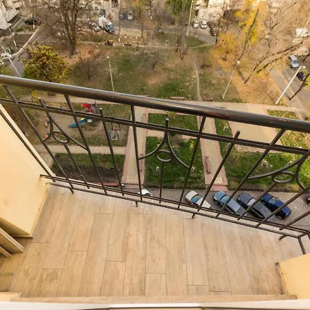 Apartment отличная квартира,центр-три спальни *